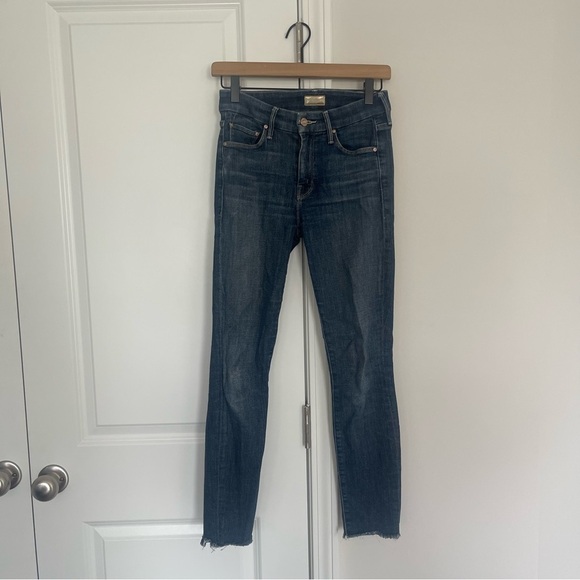 Mother Looker Ankle Fray in Girl Crush - Picture 2 of 11